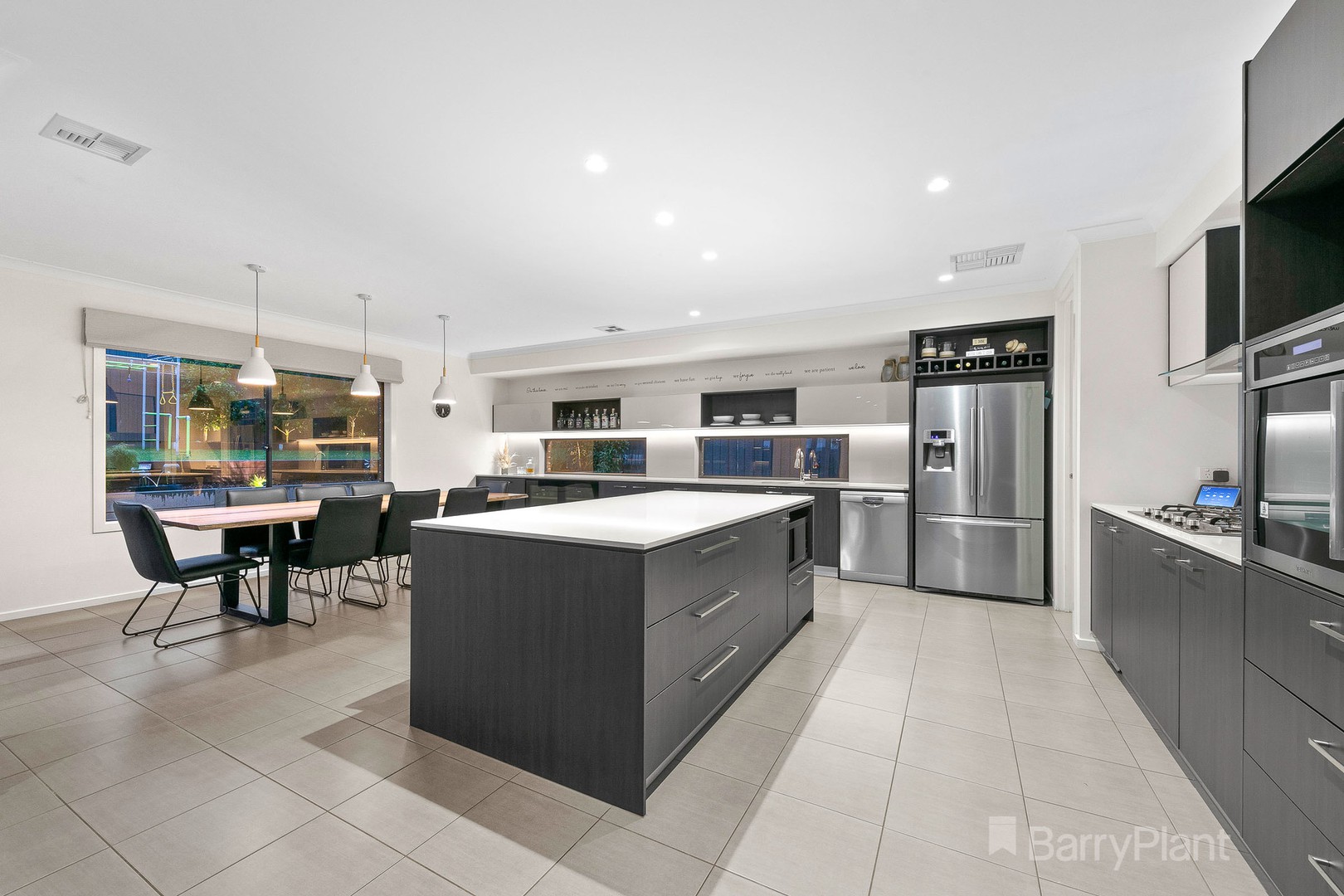 20 Oakview BoulevardNarre Warren North, VIC 3804, Narre Warren North - Thumbnail 2