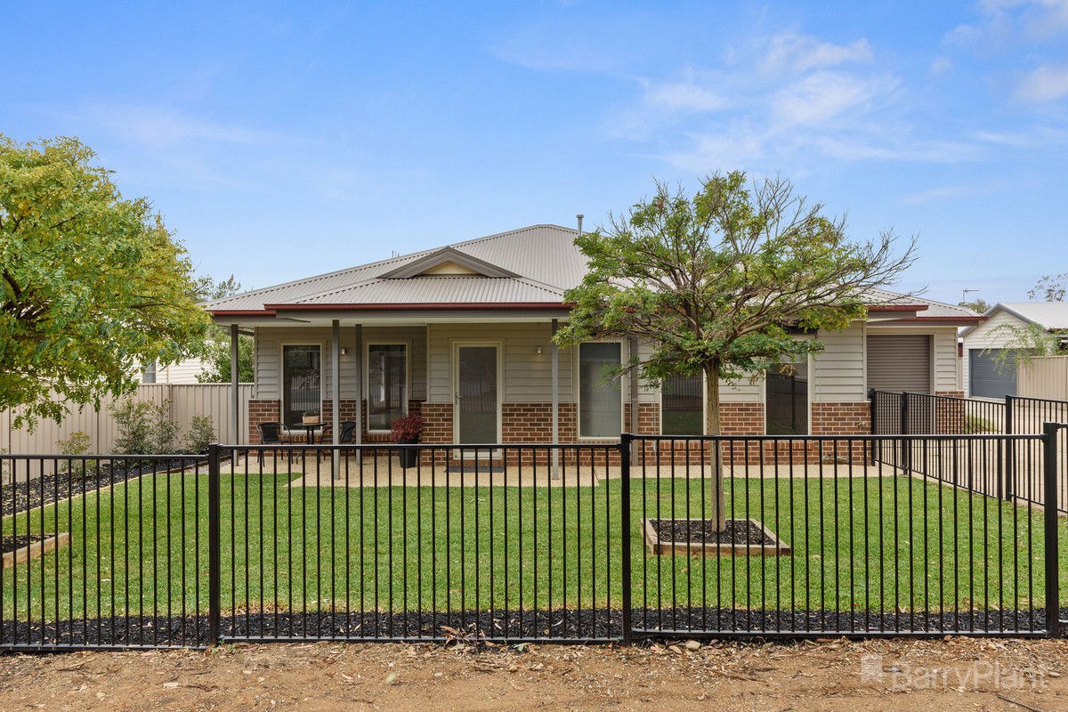 1/27 Macdougall RoadGolden Square, VIC 3555