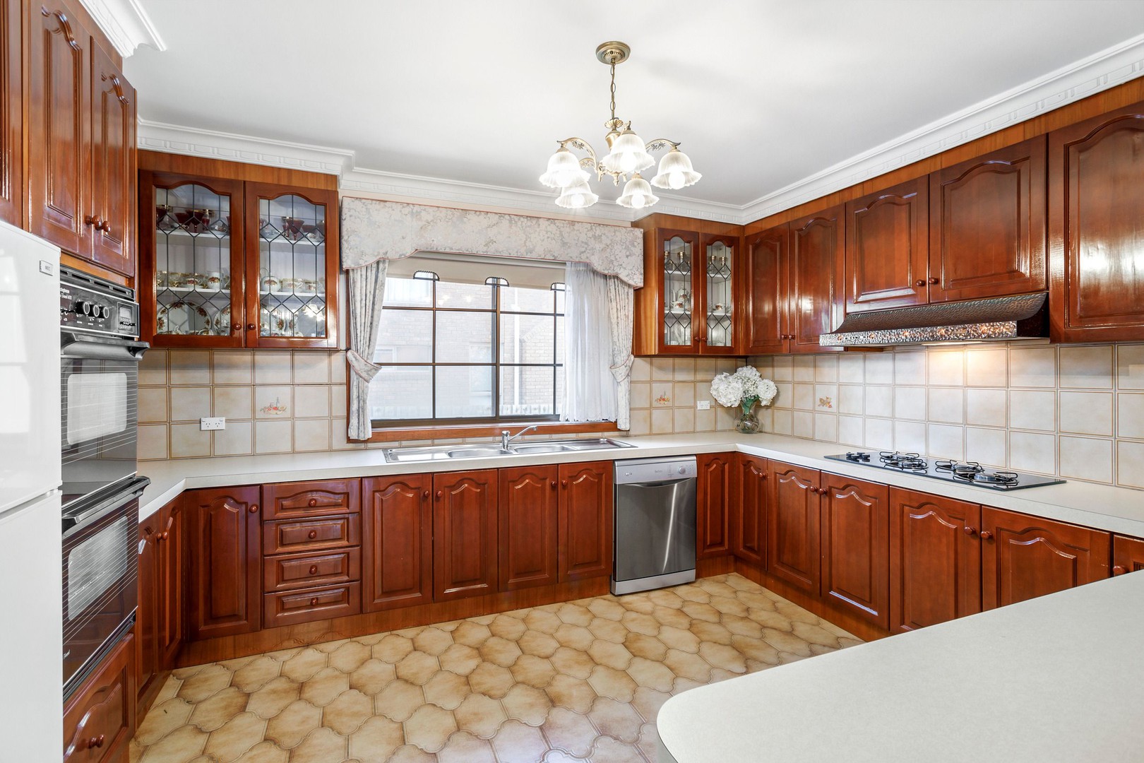 13 Capri CrescentAvondale Heights, VIC 3034, Avondale Heights - Thumbnail 4