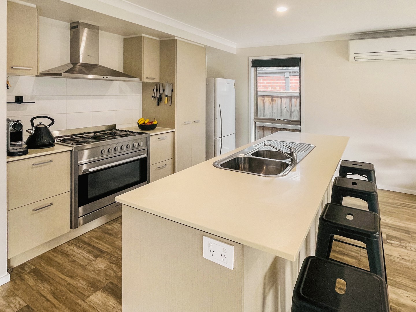 20 Windermere ParadeDoreen, VIC 3754, Doreen - Thumbnail 2