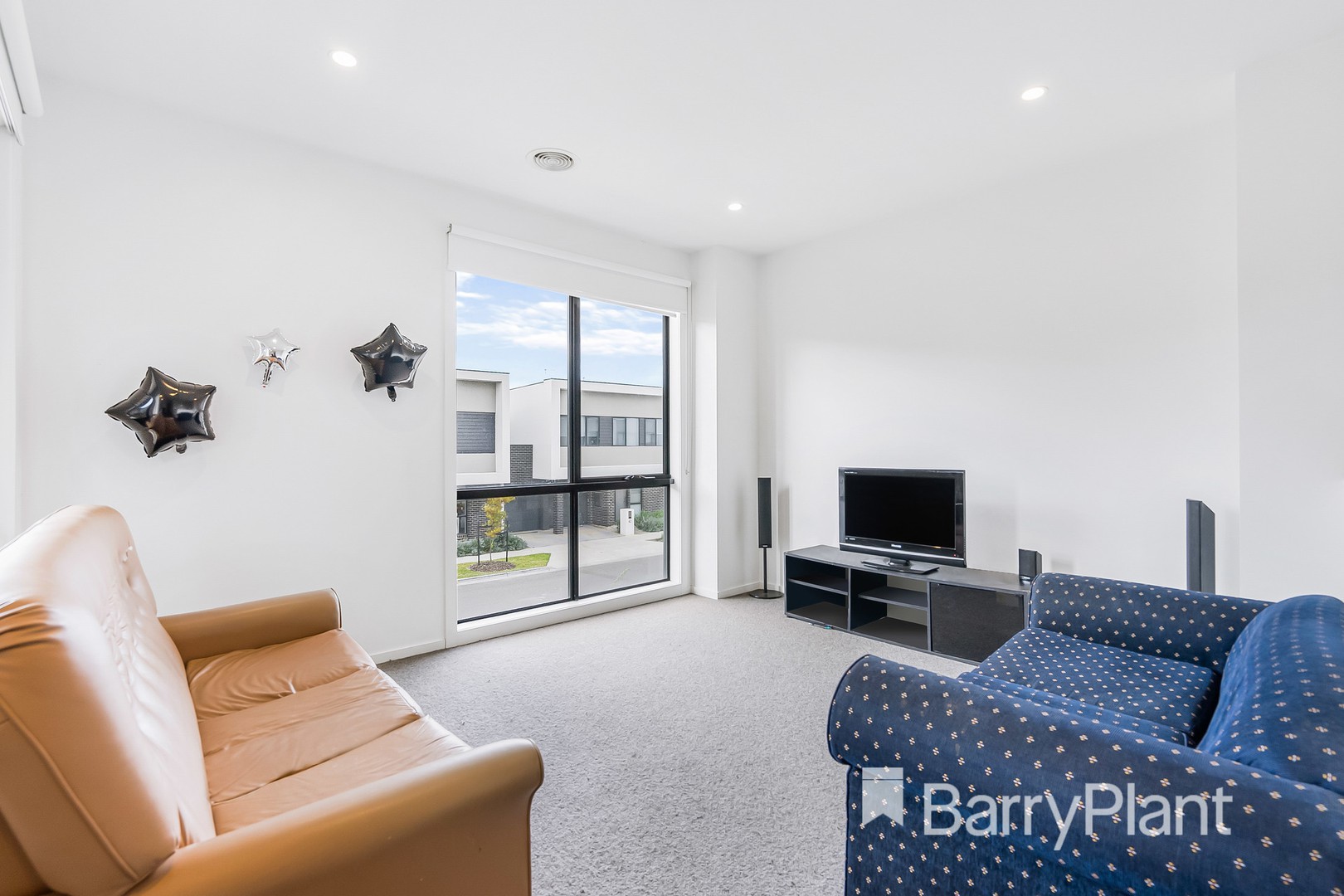 65 Oakden CrescentSt Albans, VIC 3021, St Albans - Thumbnail 2