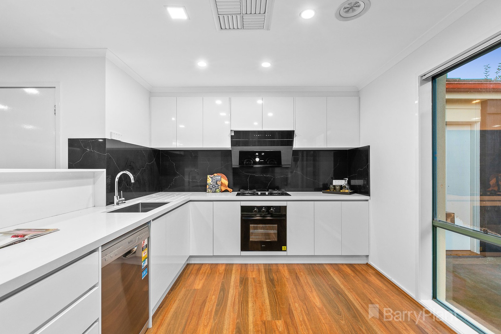 12 Caulfield CourtNarre Warren, VIC 3805, Narre Warren - Thumbnail 5