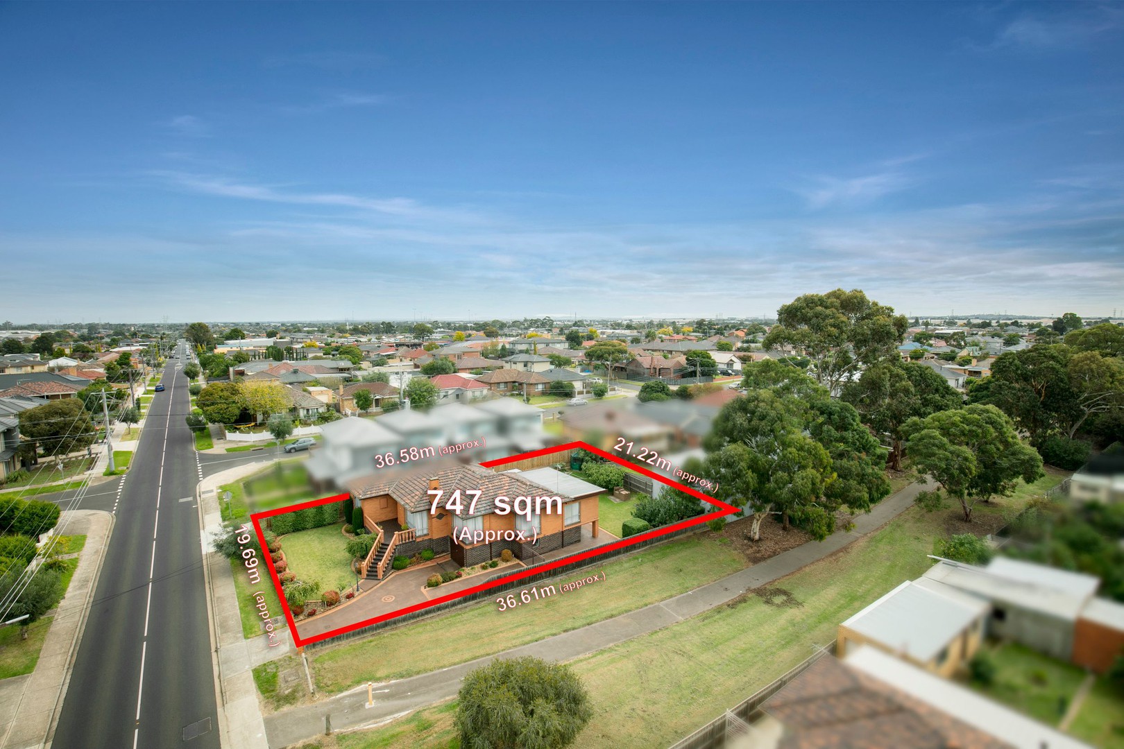 10 Roberts Road, Airport West, VIC 3042 - Thumbnail 2 - 12/05/2021