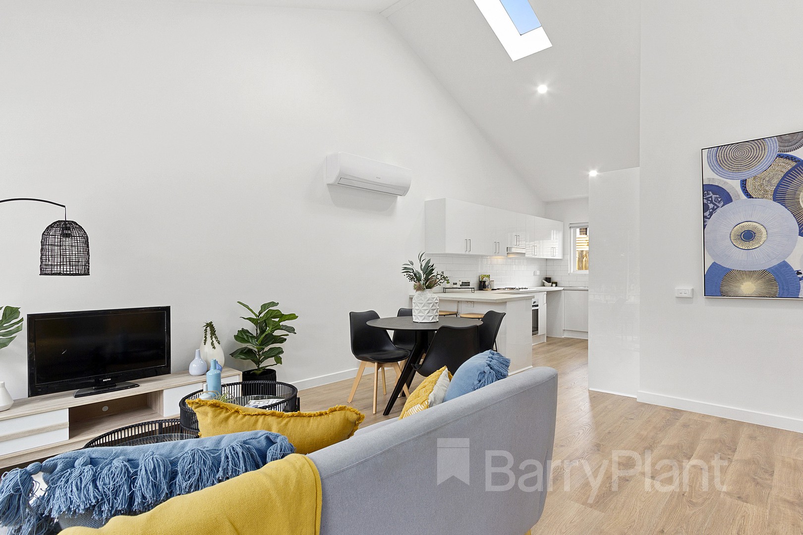 2/5 Veronica StreetFerntree Gully, VIC 3156, Ferntree Gully - Thumbnail 2