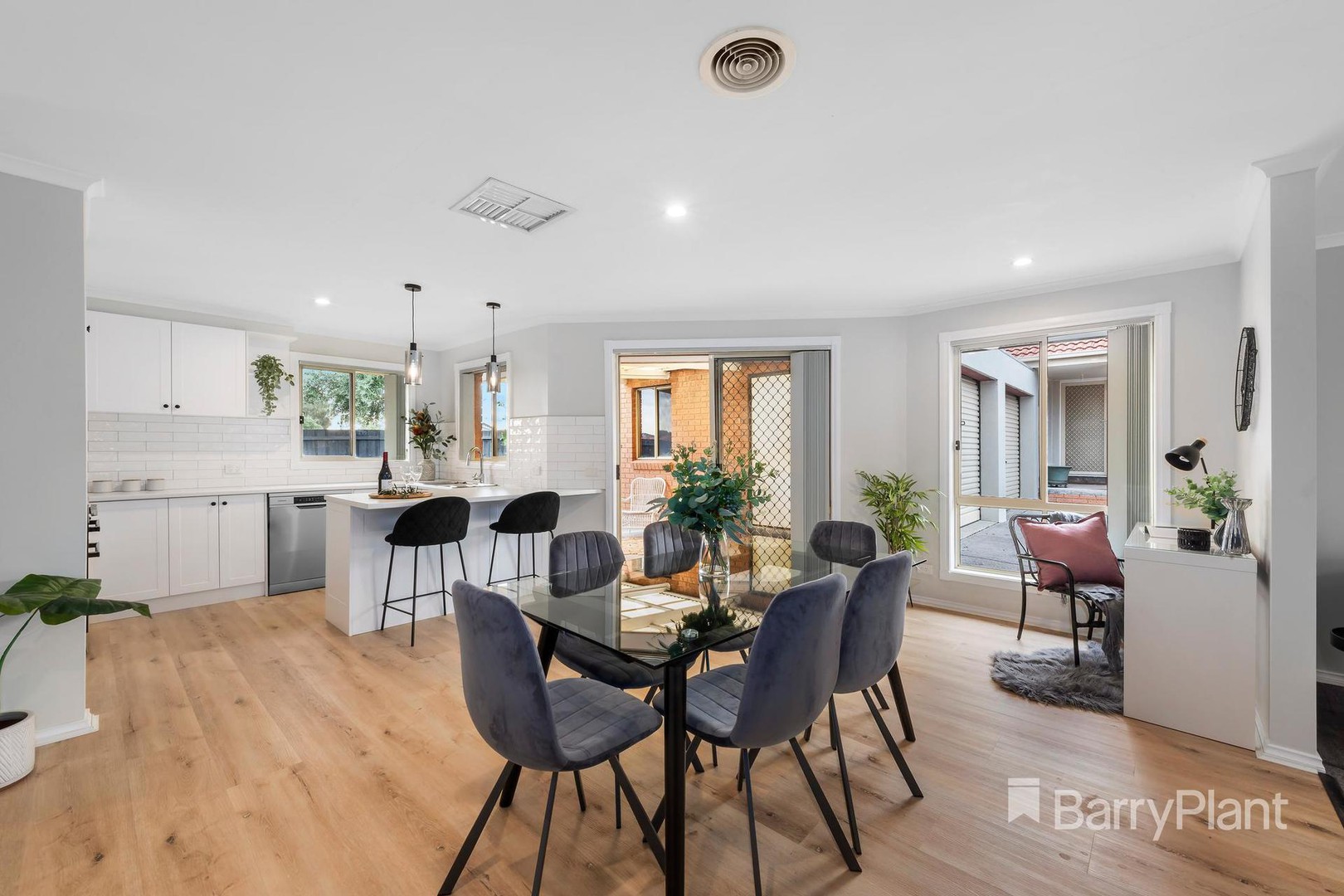 1/6 Harwood CloseMill Park, VIC 3082, Mill Park - Thumbnail 2
