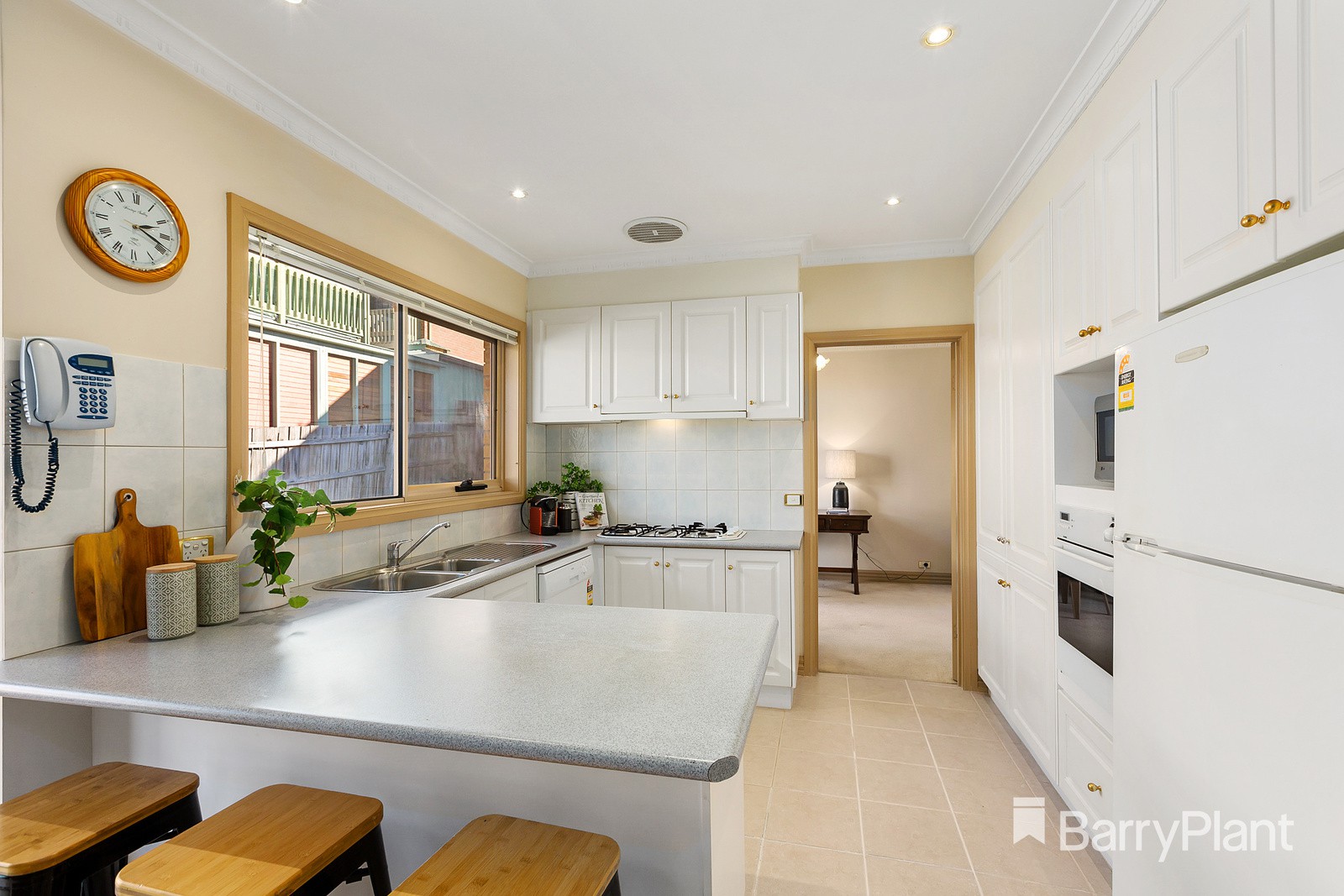 2/4 Garrisson DriveGlen Waverley, VIC 3150, Glen Waverley - Thumbnail 3