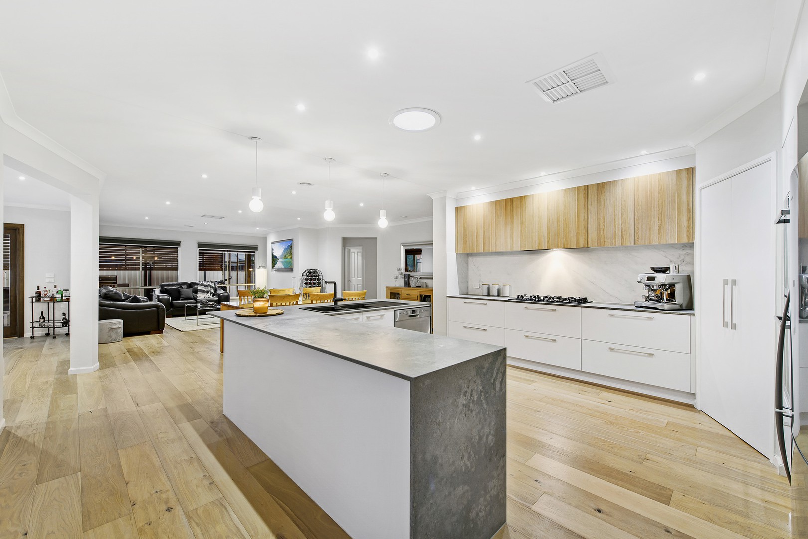 16 Caledonian CrescentHillside, VIC 3037, Hillside - Thumbnail 4
