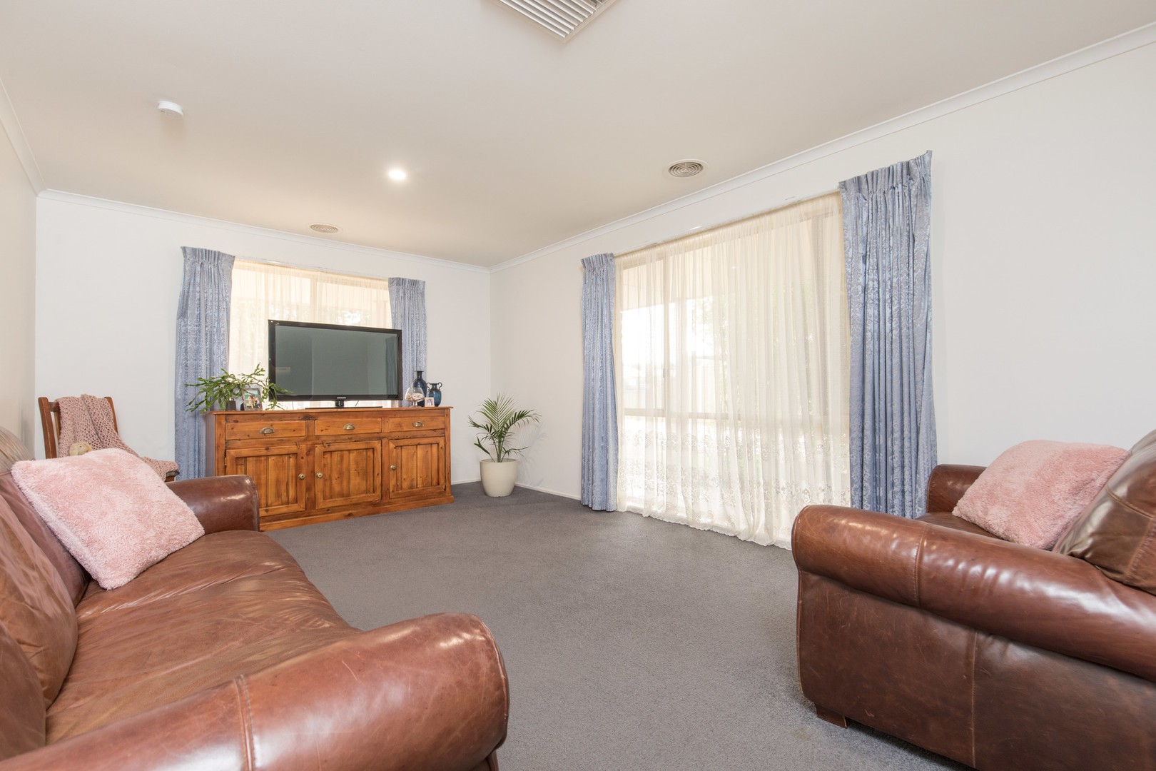 67 Jamieson AvenueRed Cliffs, VIC 3496, Red Cliffs - Thumbnail 2