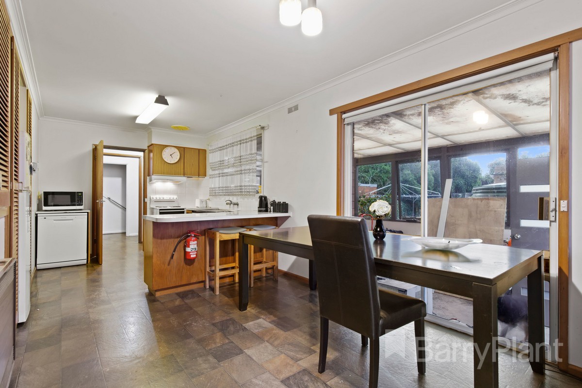 4 Waldemar StreetWendouree, VIC 3355, Wendouree - Thumbnail 8