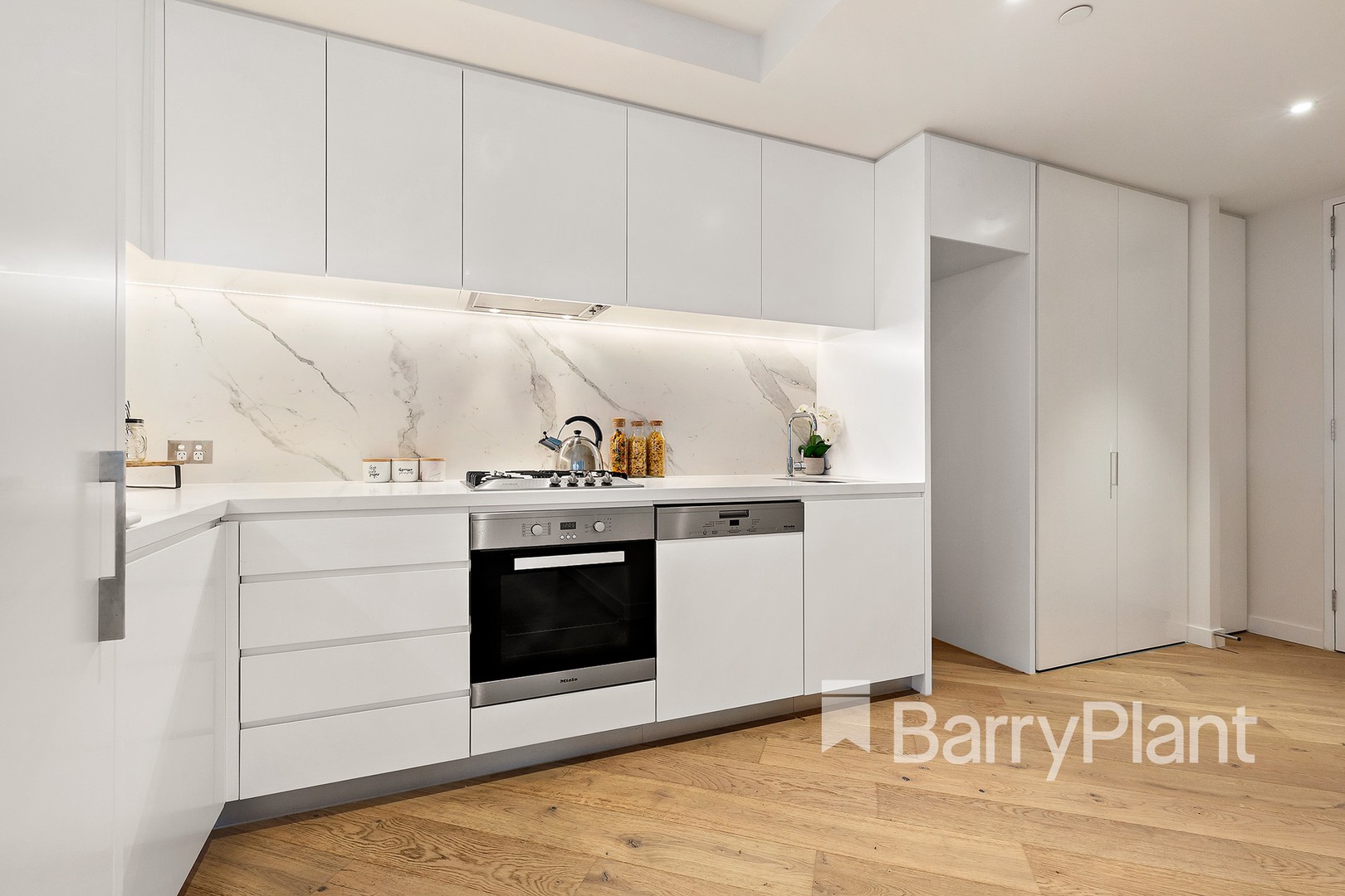 906/77 Queens RoadMelbourne, VIC 3004, Melbourne - Thumbnail 3
