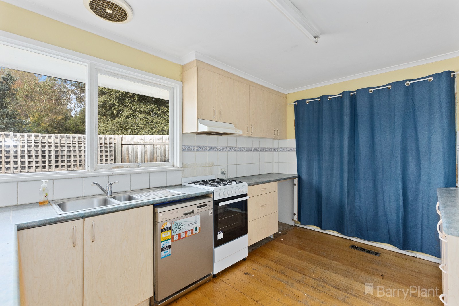 262 Hull Road, Mooroolbark, VIC 3138 - Thumbnail 2 - 28/05/2021