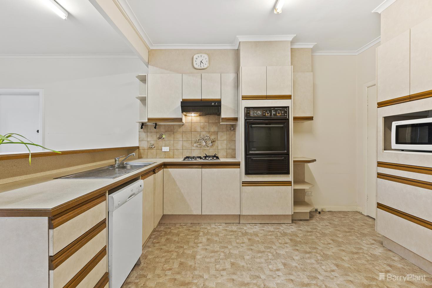 17 Bonnie Doone Street, Briar Hill, VIC 3088, Briar Hill - Thumbnail 2
