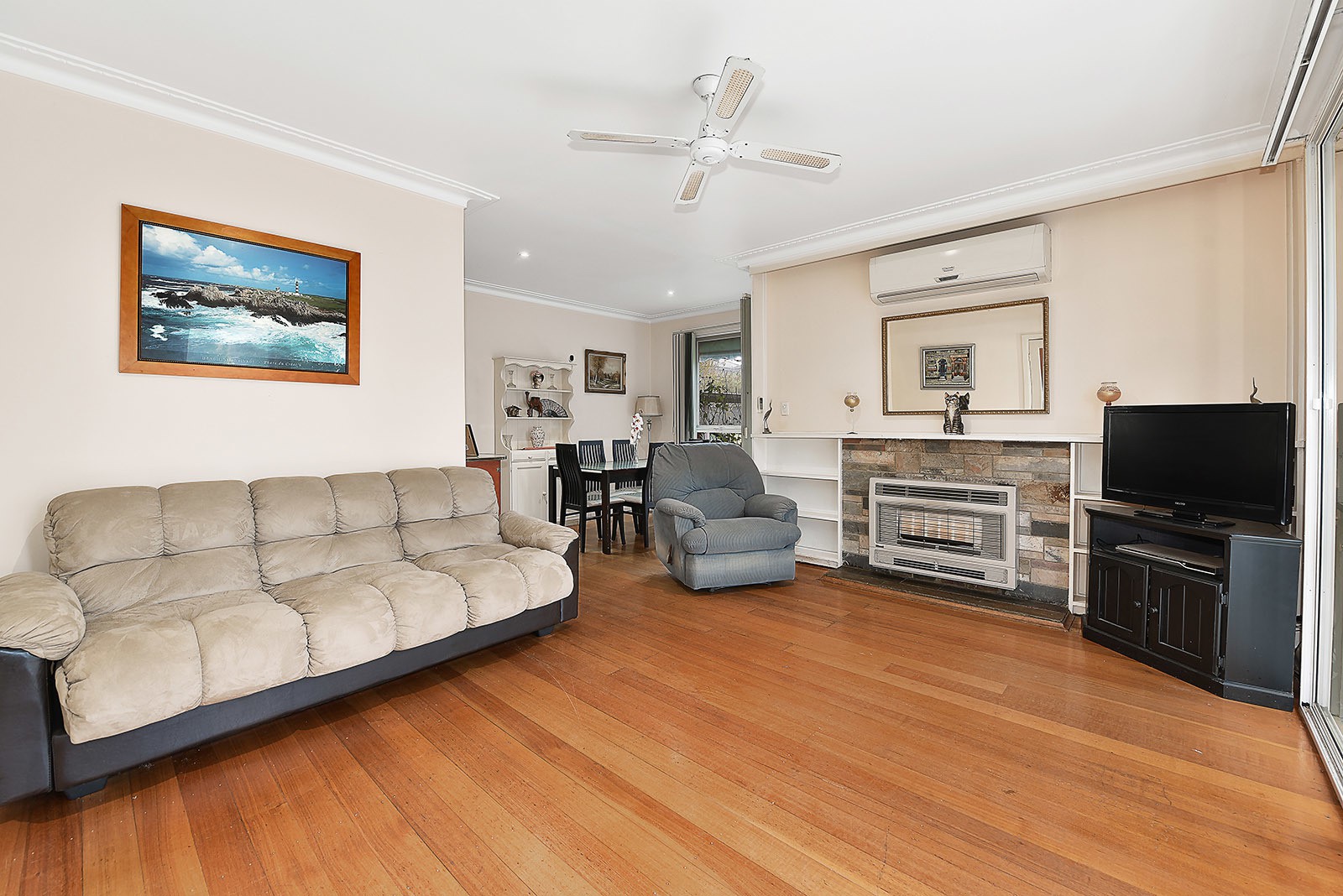328 Highbury Road, Mount Waverley, VIC 3149 - Thumbnail 2 - 04/06/2021
