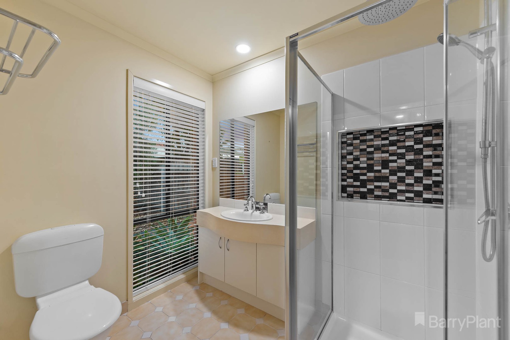 27 Robinswood ParadeNarre Warren South, VIC 3805, Narre Warren South - Thumbnail 8