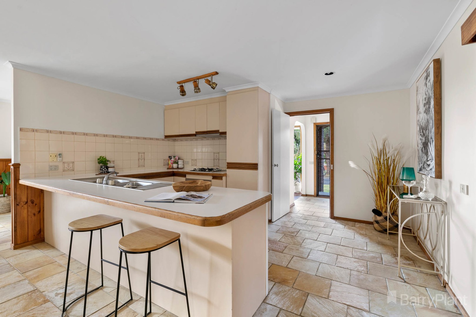 9 Woodlands CrescentNarre Warren, VIC 3805, Narre Warren - Thumbnail 5