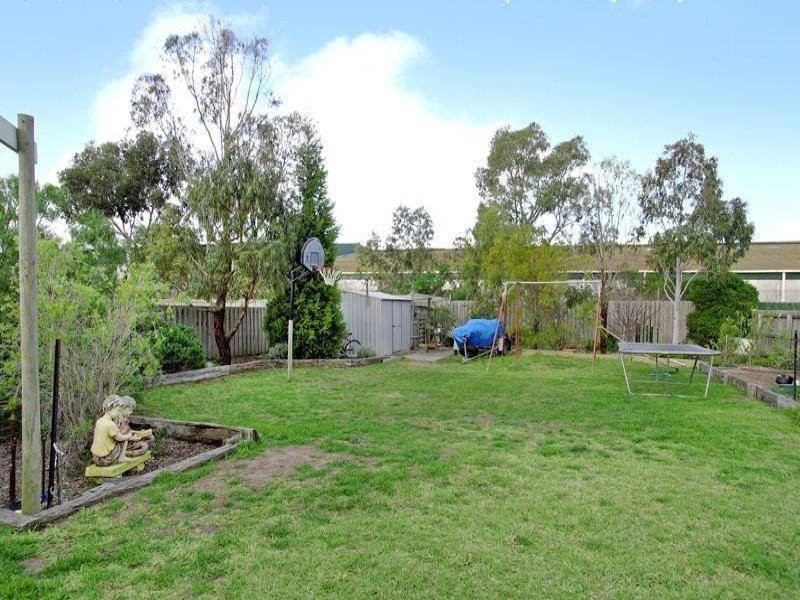 7 Karlovac Court, Bell Park - Image 1