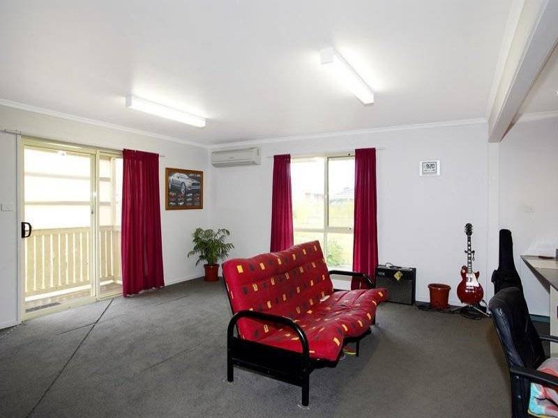 16 Darriwill StreetBell Post Hill, VIC 3215, Bell Post Hill - Thumbnail 4