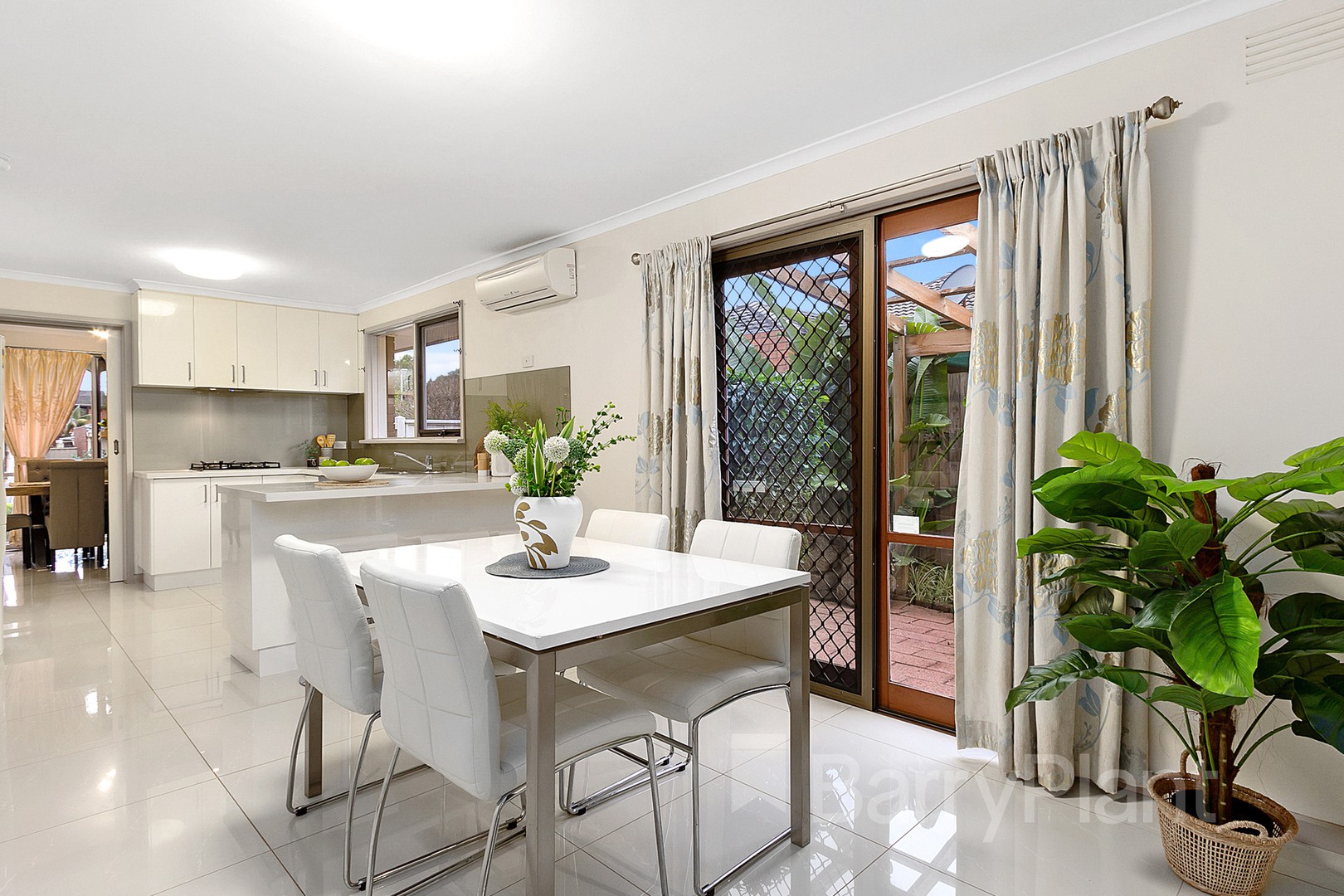 98 Argyle WayWantirna South, VIC 3152, Wantirna South - Thumbnail 5
