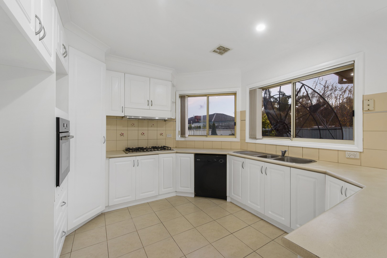 47 Botanic DriveHillside, VIC 3037, Hillside - Thumbnail 4