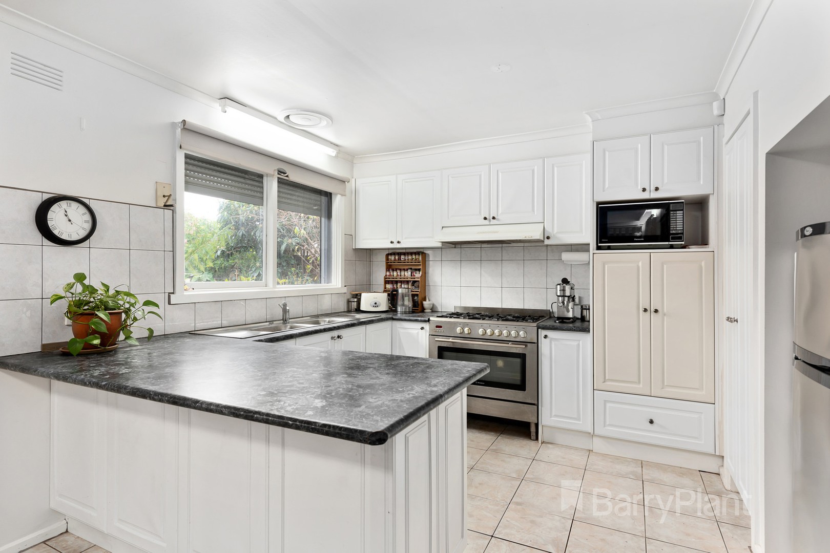 2 Camellia AvenueNoble Park North, VIC 3174, Noble Park North - Thumbnail 4