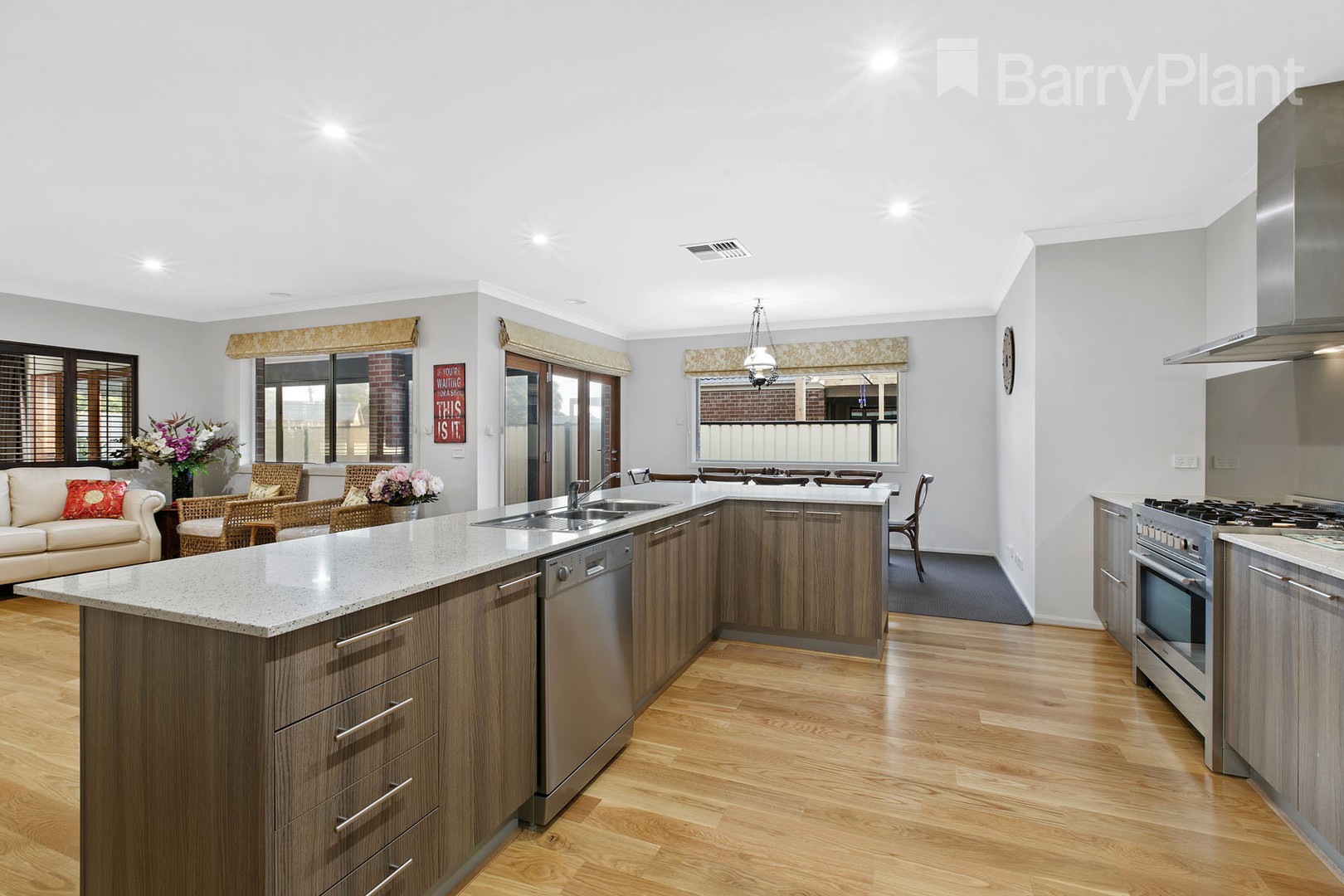 26 Dunbarrim AvenueCairnlea, VIC 3023, Cairnlea - Thumbnail 2