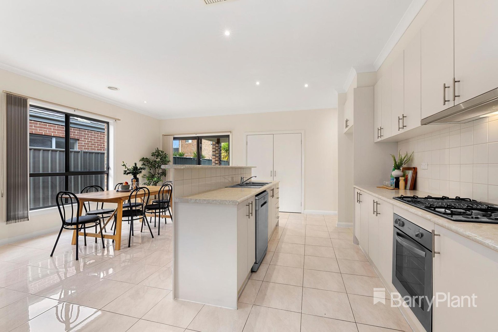 38 Mount Eccles WaySouth Morang, VIC 3752, South Morang - Thumbnail 3