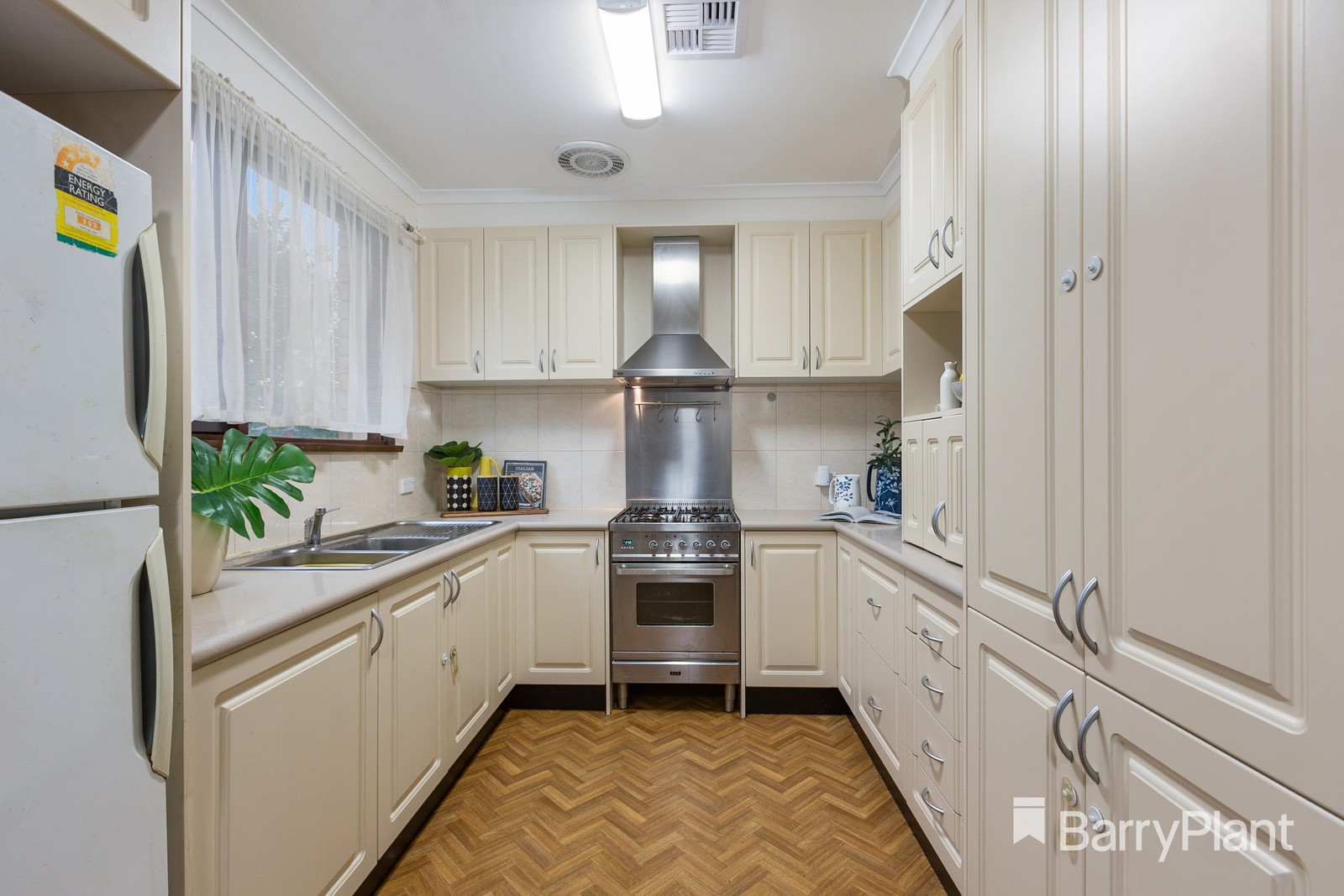 48 Strada CrescentWheelers Hill, VIC 3150, Wheelers Hill - Thumbnail 2