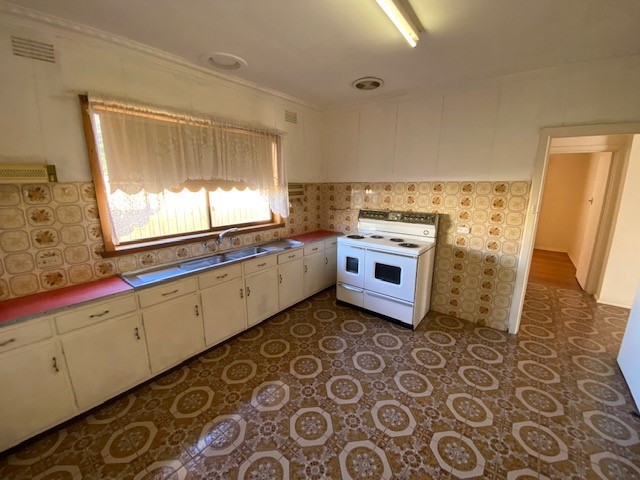 81 Ridgeway Parade, Sunshine West, VIC 3020 - Thumbnail 2 - 22/06/2021