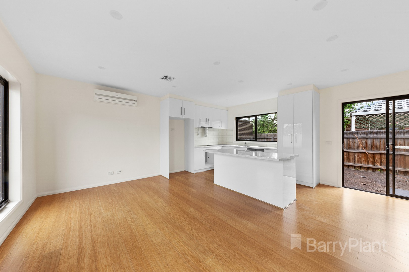 2/141 William StreetSt Albans, VIC 3021, St Albans - Thumbnail 2