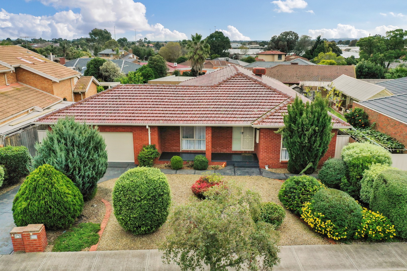 4 Kialoa CourtTaylors Lakes, VIC 3038, Taylors Lakes - Thumbnail 2