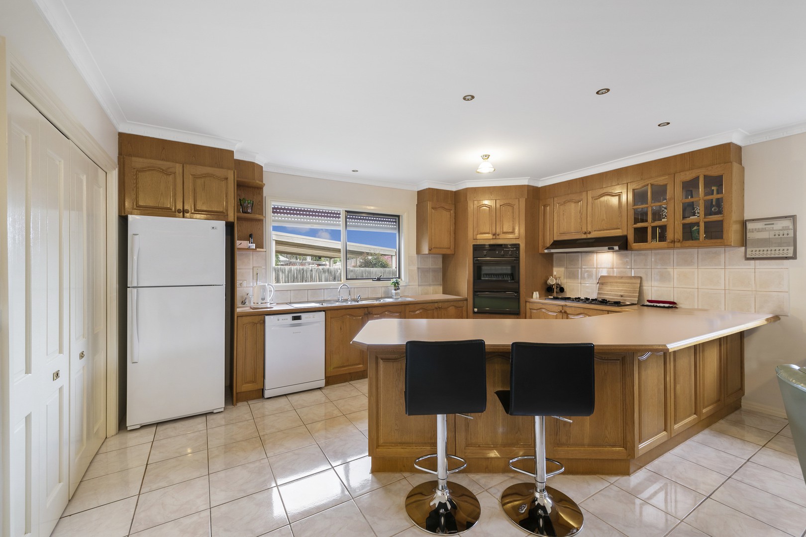 4 Kialoa CourtTaylors Lakes, VIC 3038, Taylors Lakes - Thumbnail 5