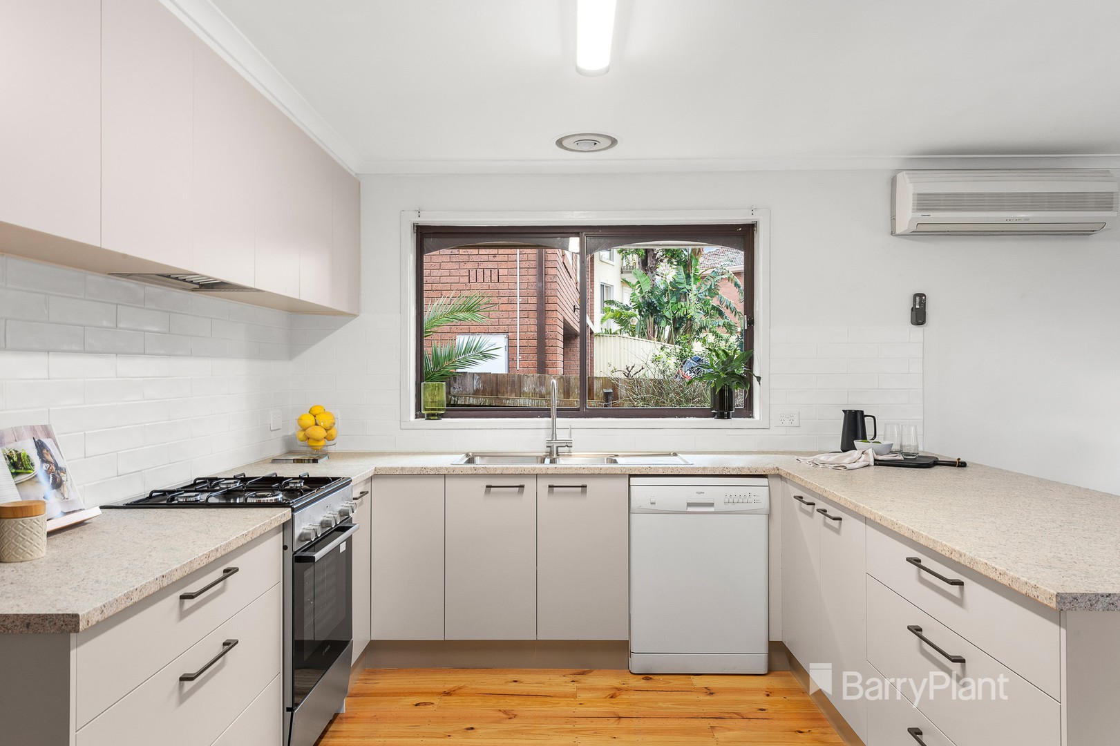 2 Cedar Close, Chadstone, VIC 3148, Chadstone - Thumbnail 8