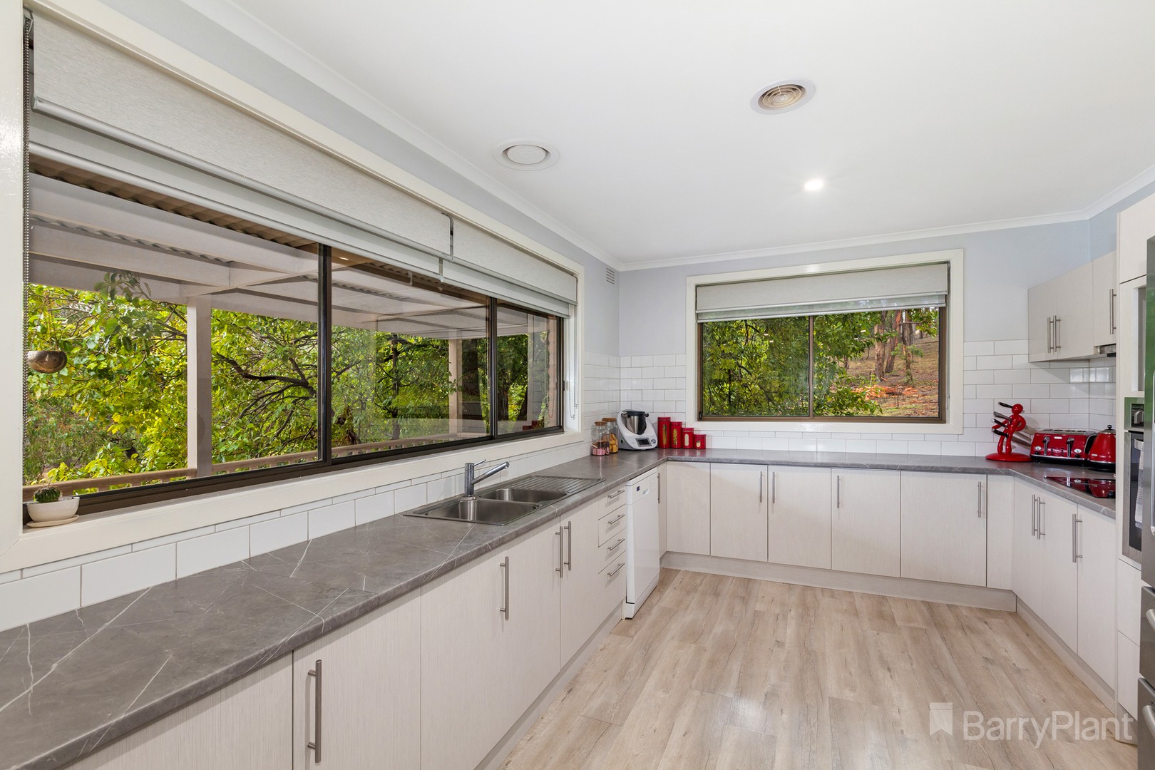 98 North Mountain Road, Heathcote Junction, VIC 3758 - Thumbnail 2 - 28/06/2021