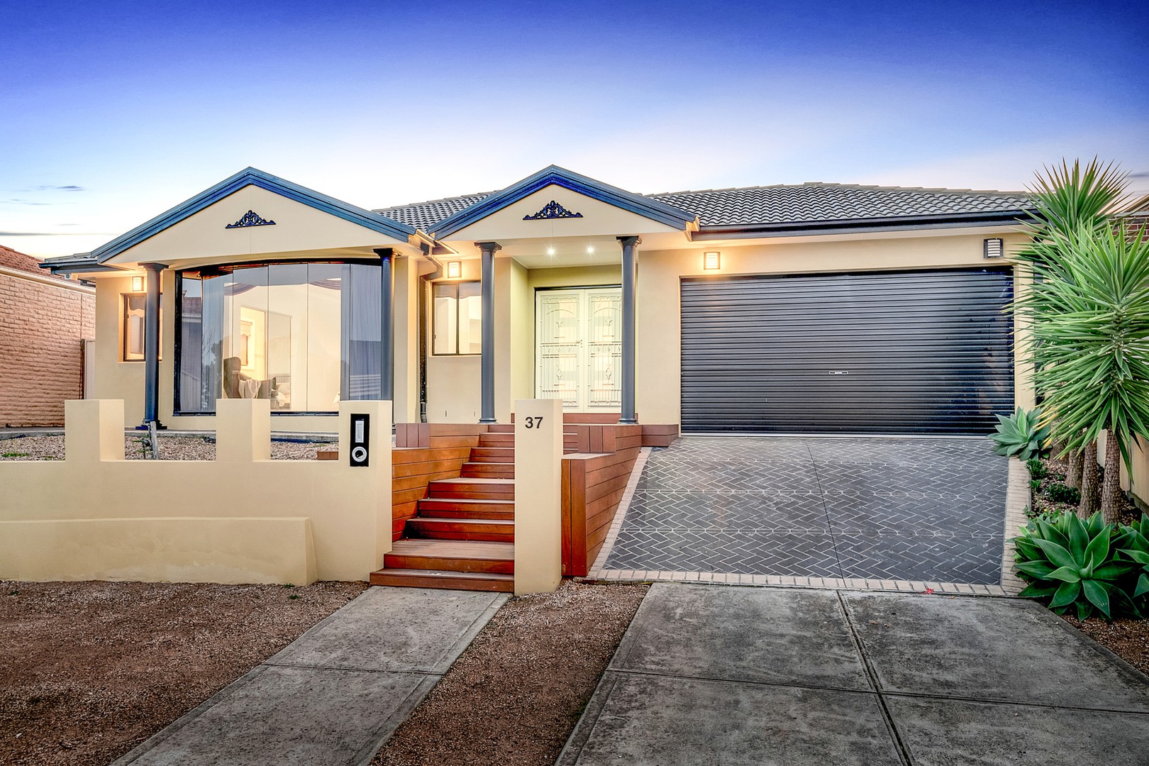 37 Tiffany CrescentRoxburgh Park, VIC 3064, Roxburgh Park - Thumbnail 2