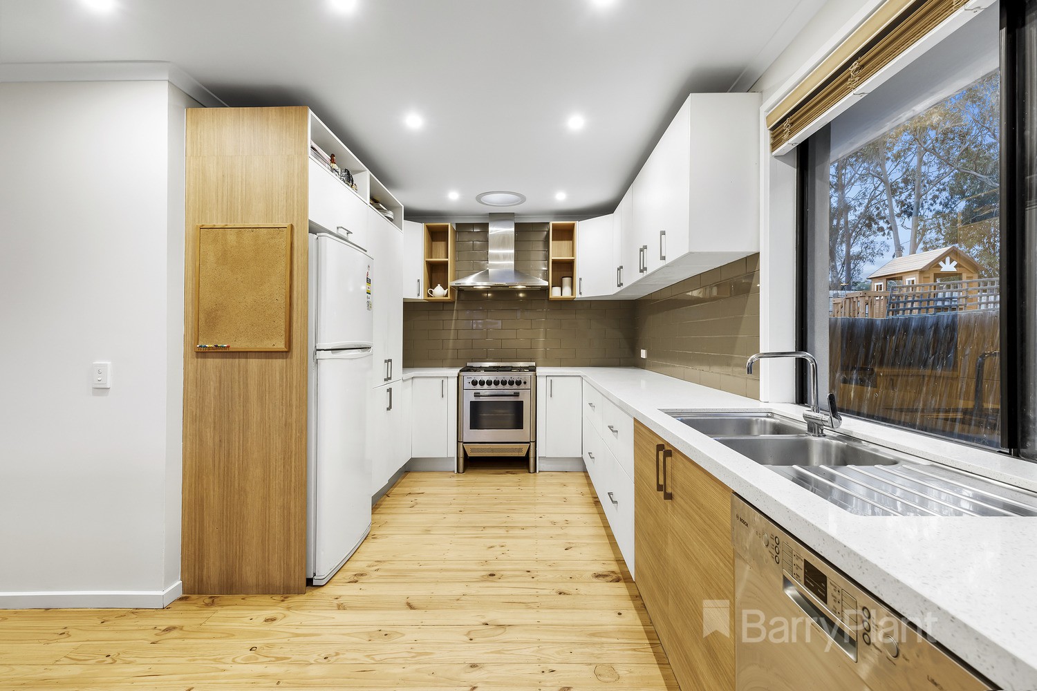 75 Pinehills DriveGreensborough, VIC 3088, Greensborough - Thumbnail 7