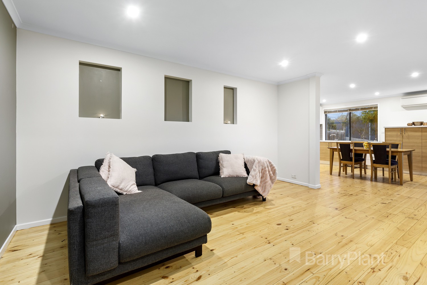 75 Pinehills DriveGreensborough, VIC 3088, Greensborough - Thumbnail 3
