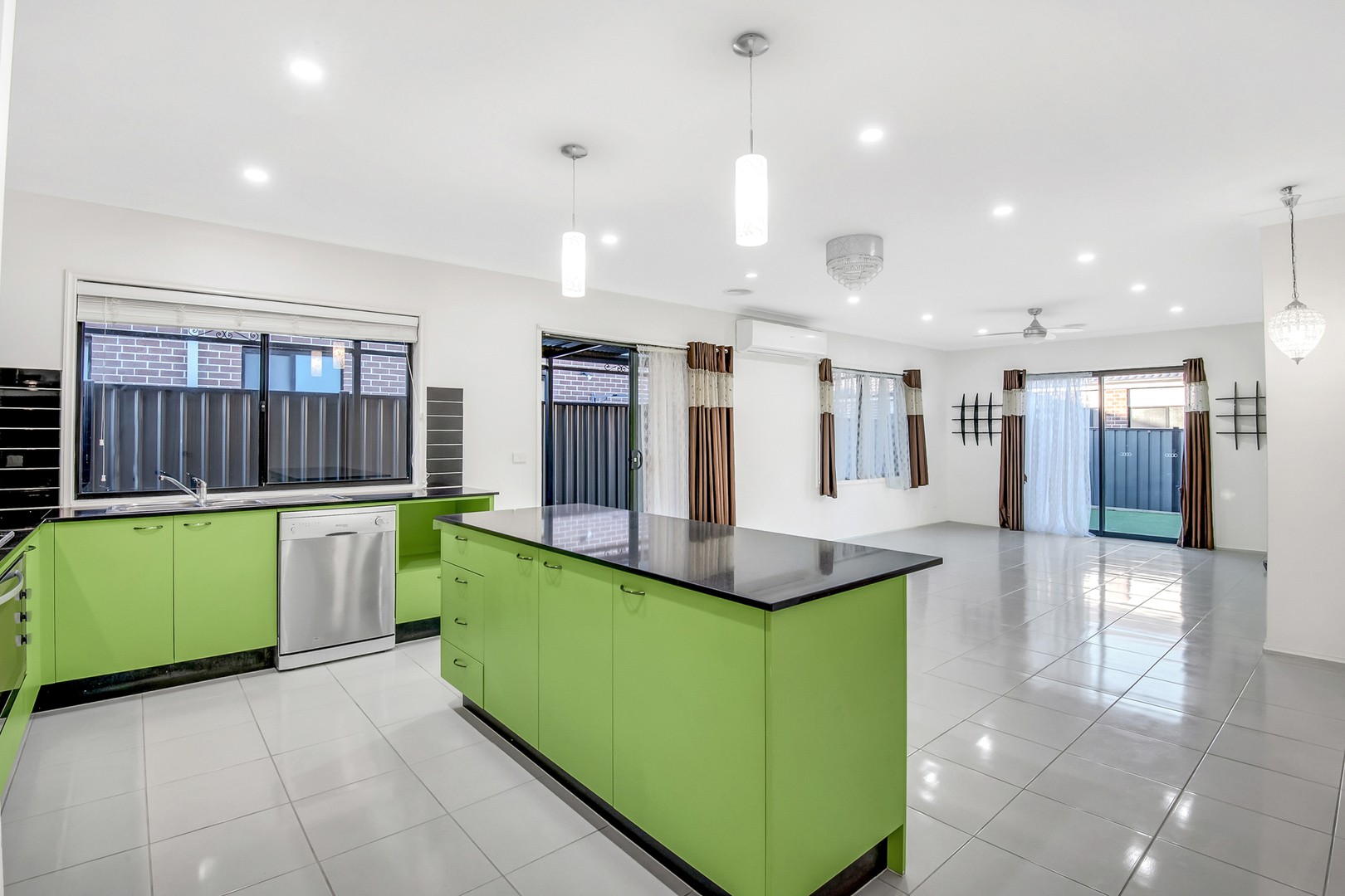 2 Clapham WayCraigieburn, VIC 3064, Craigieburn - Thumbnail 3