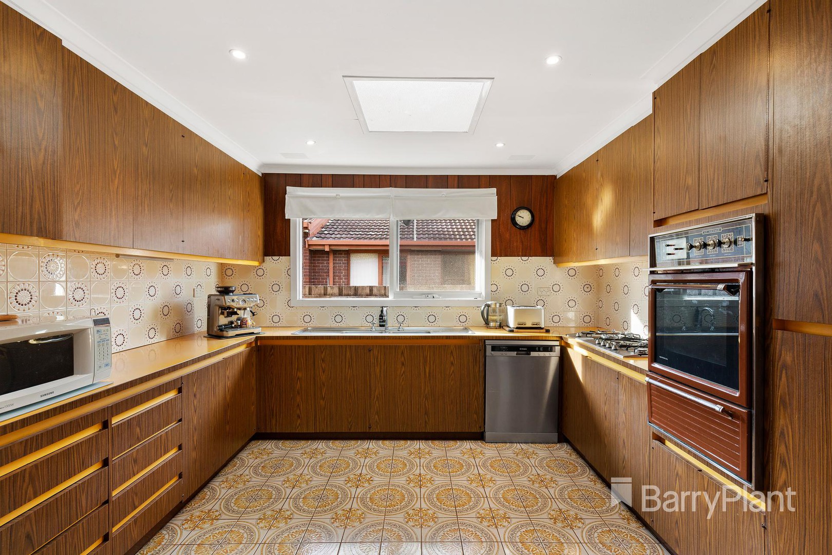 5 Cloverdale Close, Burwood East, VIC 3151 - Thumbnail 2 - 27/07/2021