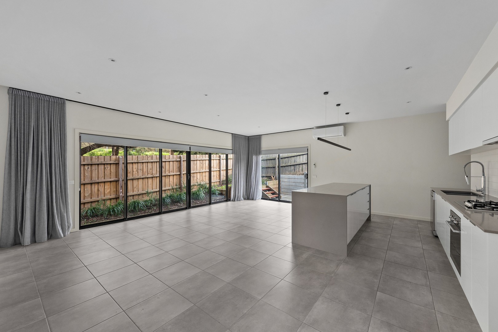 2/110 Earlsfield DriveBerwick, VIC 3806, Berwick - Thumbnail 3
