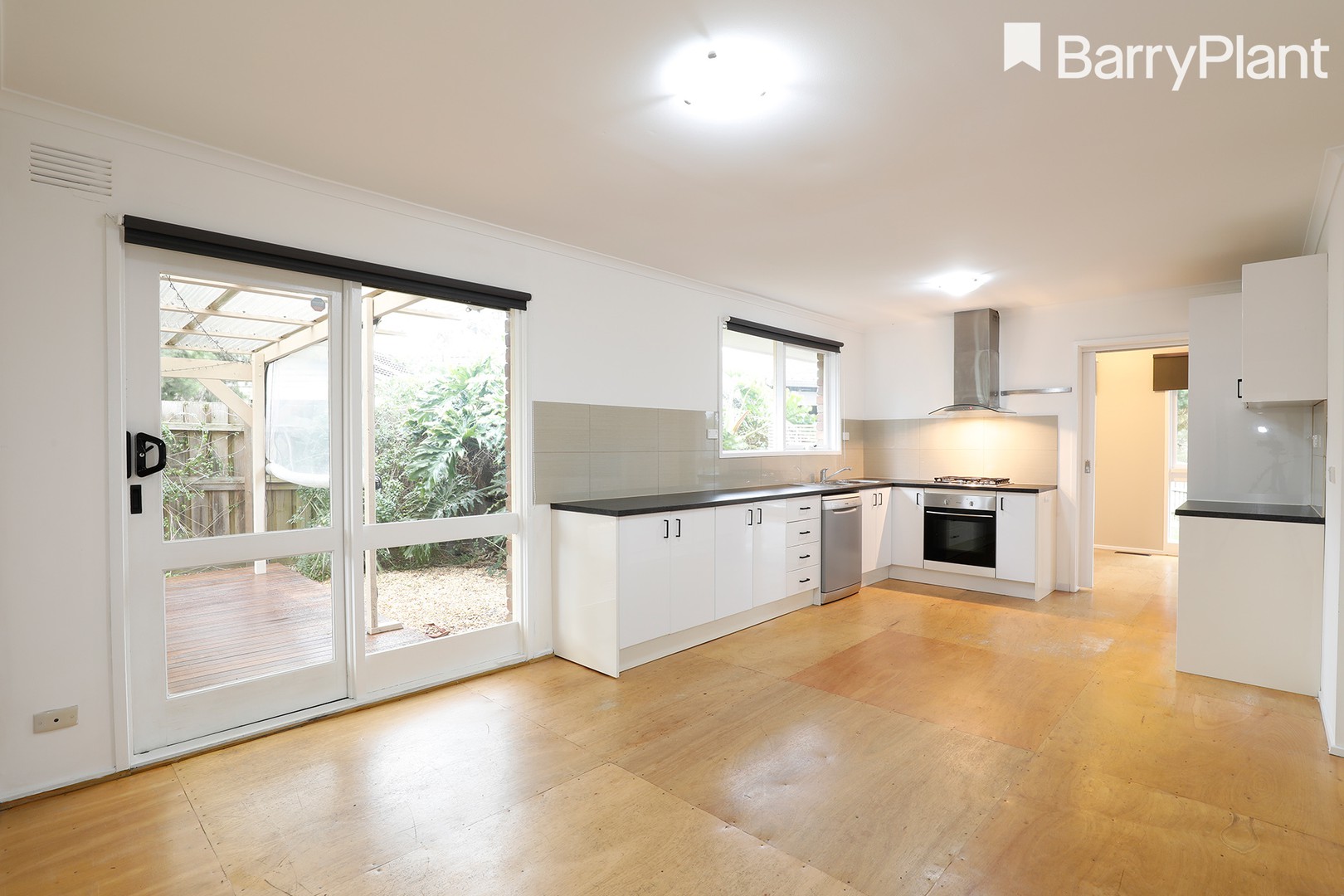 18 Warana Way, Mount Eliza, VIC 3930 - Thumbnail 2 - 28/07/2021