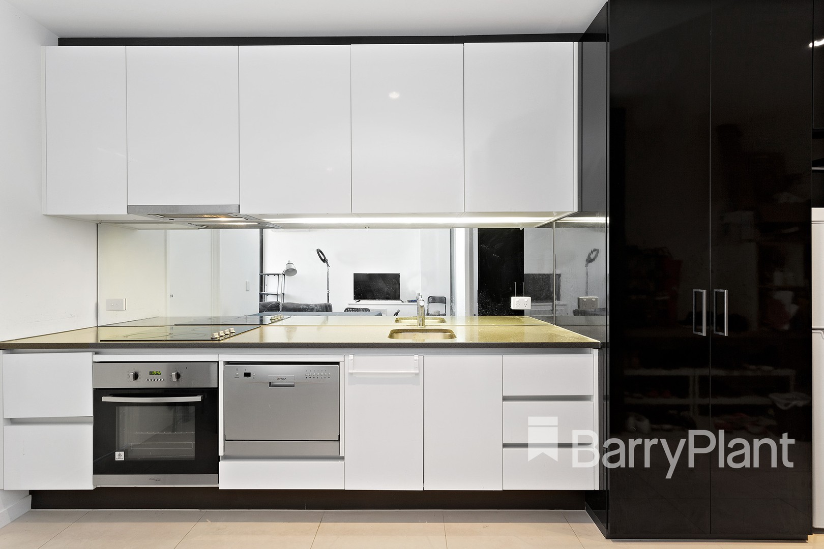 2411/639 Lonsdale Street, Melbourne, VIC 3000 - Thumbnail 2 - 30/07/2021