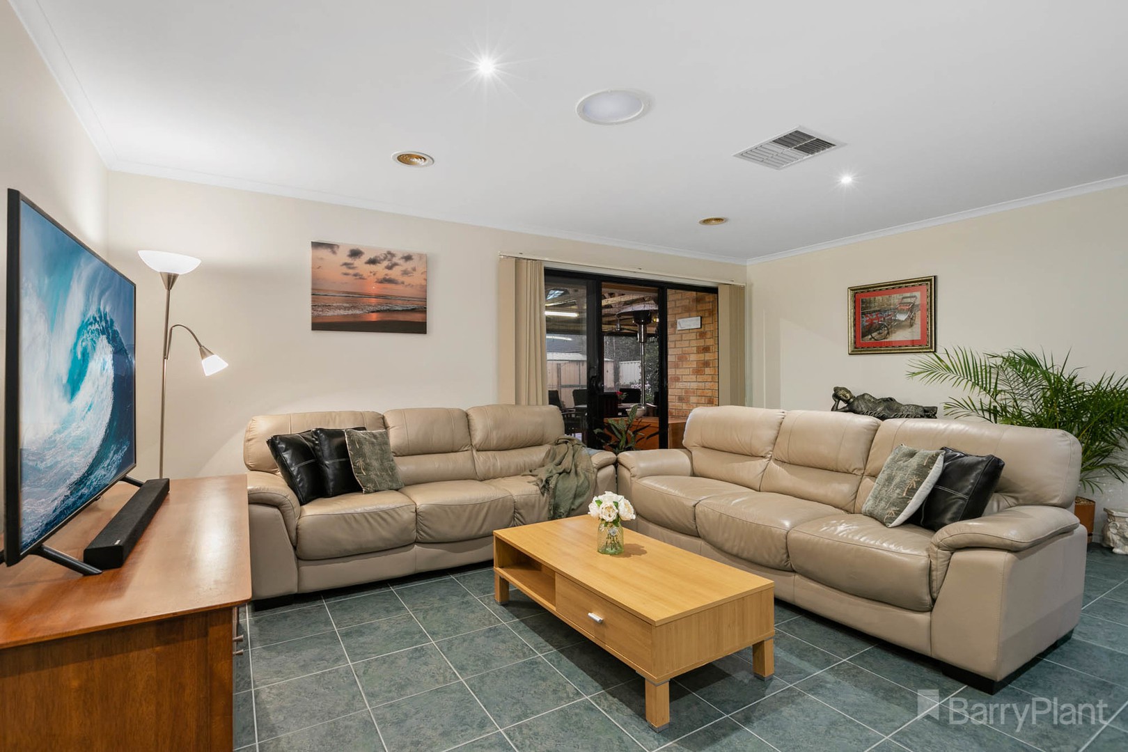 16 Sapphire CrescentPakenham, VIC 3810, Pakenham - Thumbnail 5