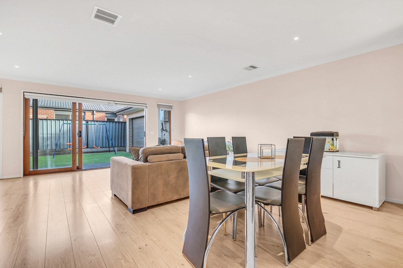 15 Peppertree ParadeCraigieburn, VIC 3064, Craigieburn - Thumbnail 4