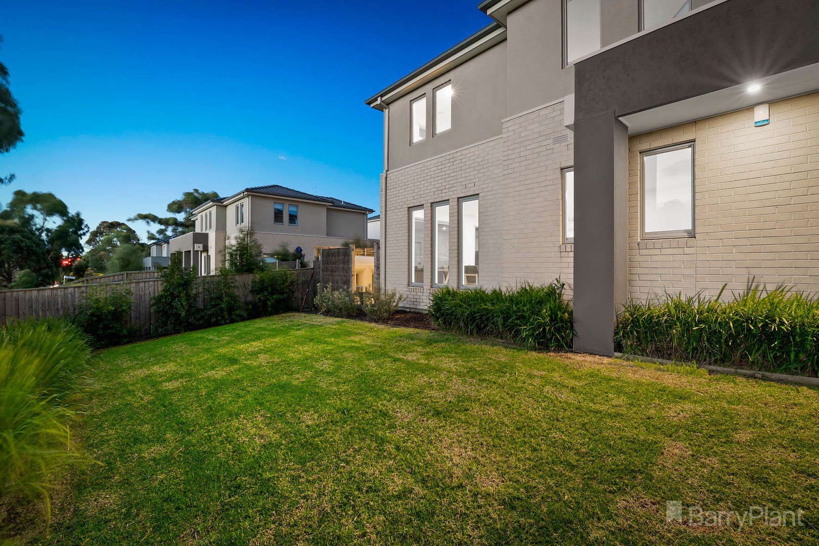 1 Tully CrescentNarre Warren, VIC 3805, Narre Warren - Thumbnail 2