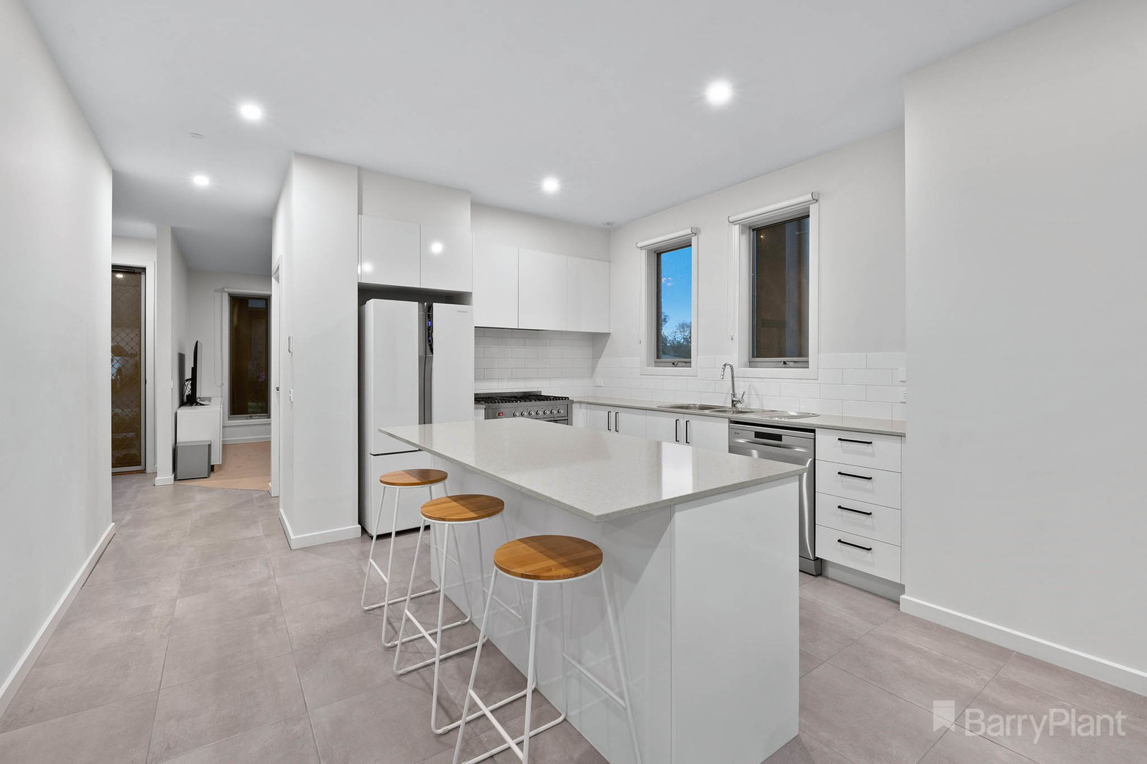1 Tully CrescentNarre Warren, VIC 3805, Narre Warren - Thumbnail 3