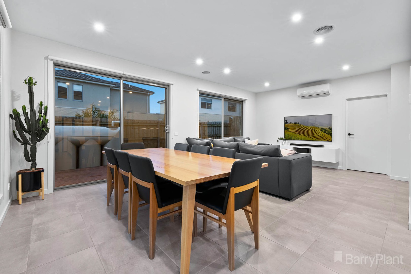1 Tully CrescentNarre Warren, VIC 3805, Narre Warren - Thumbnail 8