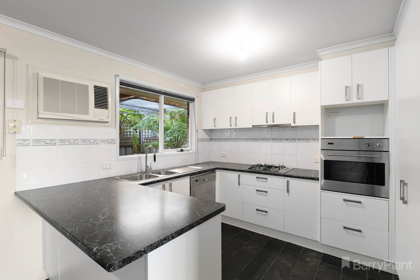 15 Katjusha CourtPakenham, VIC 3810, Pakenham - Thumbnail 3