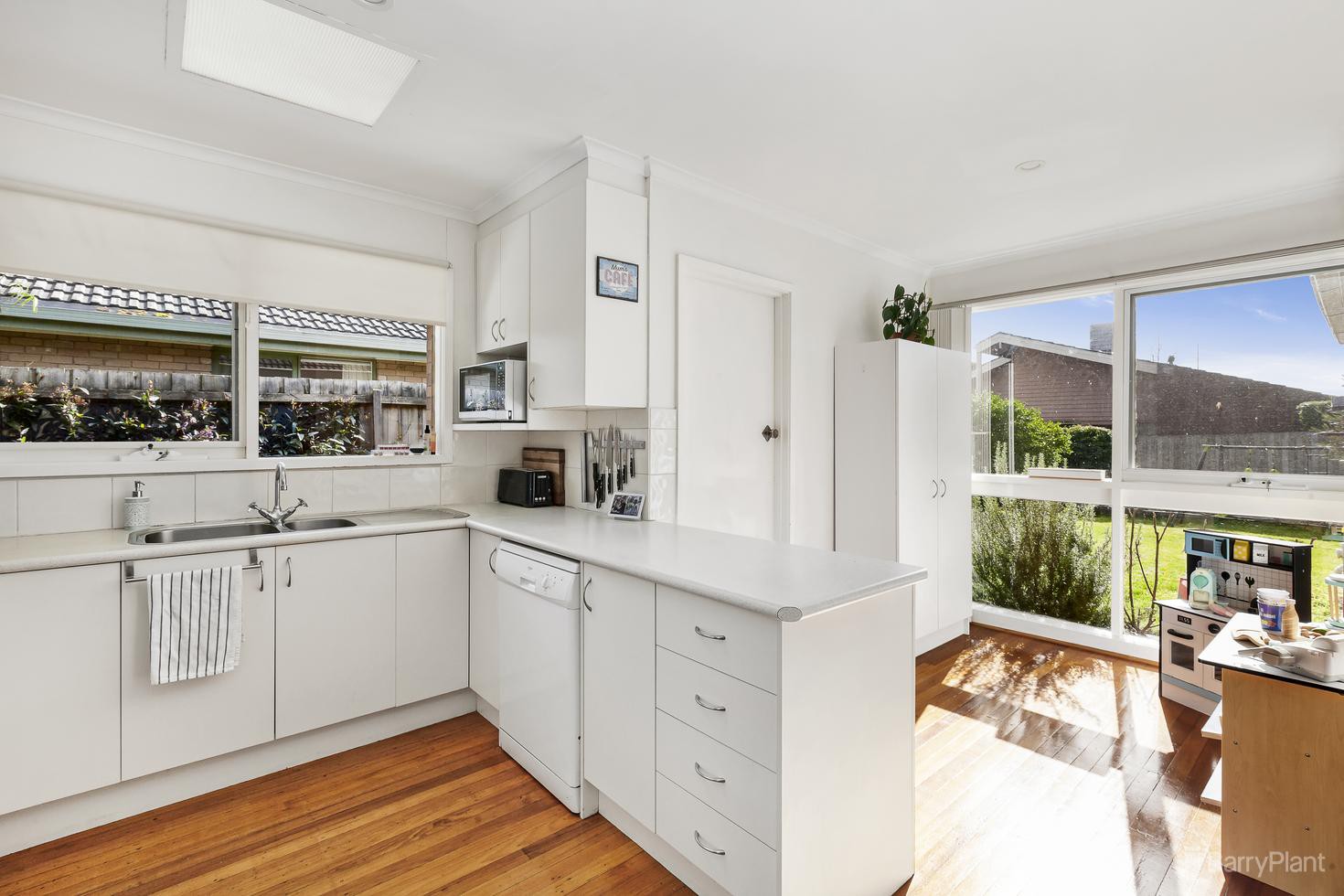 61 Canopus Drive, Doncaster East, VIC 3109, Doncaster East - Thumbnail 4
