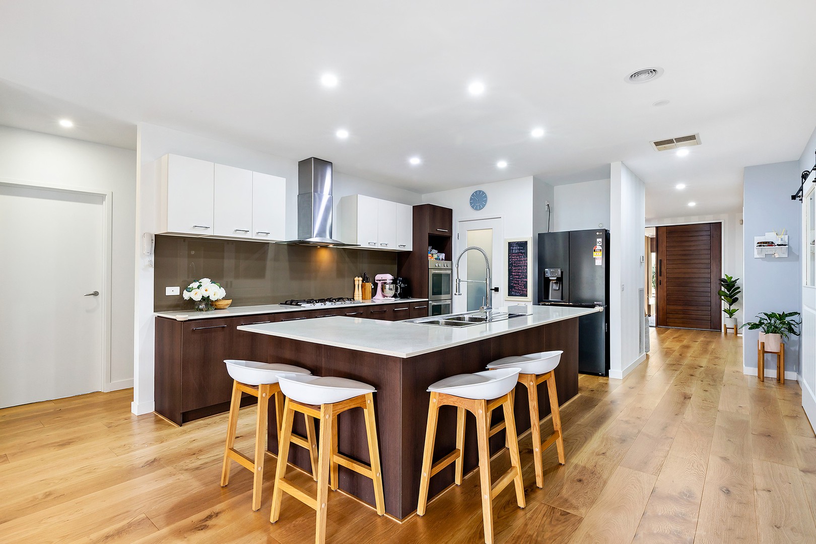 10 Walton Loop, Point Cook, VIC 3030 - Thumbnail 2 - 02/08/2021