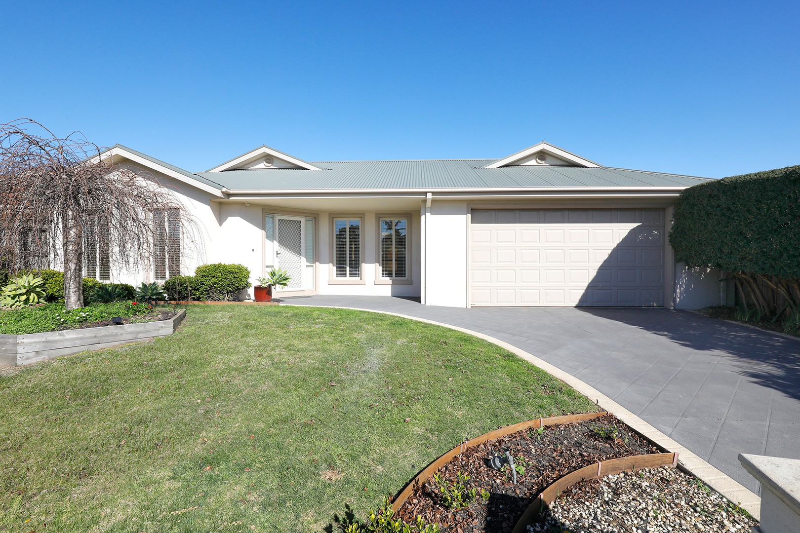 21 Deakin Court, Berwick, VIC 3806 - Thumbnail 1 - 02/08/2021